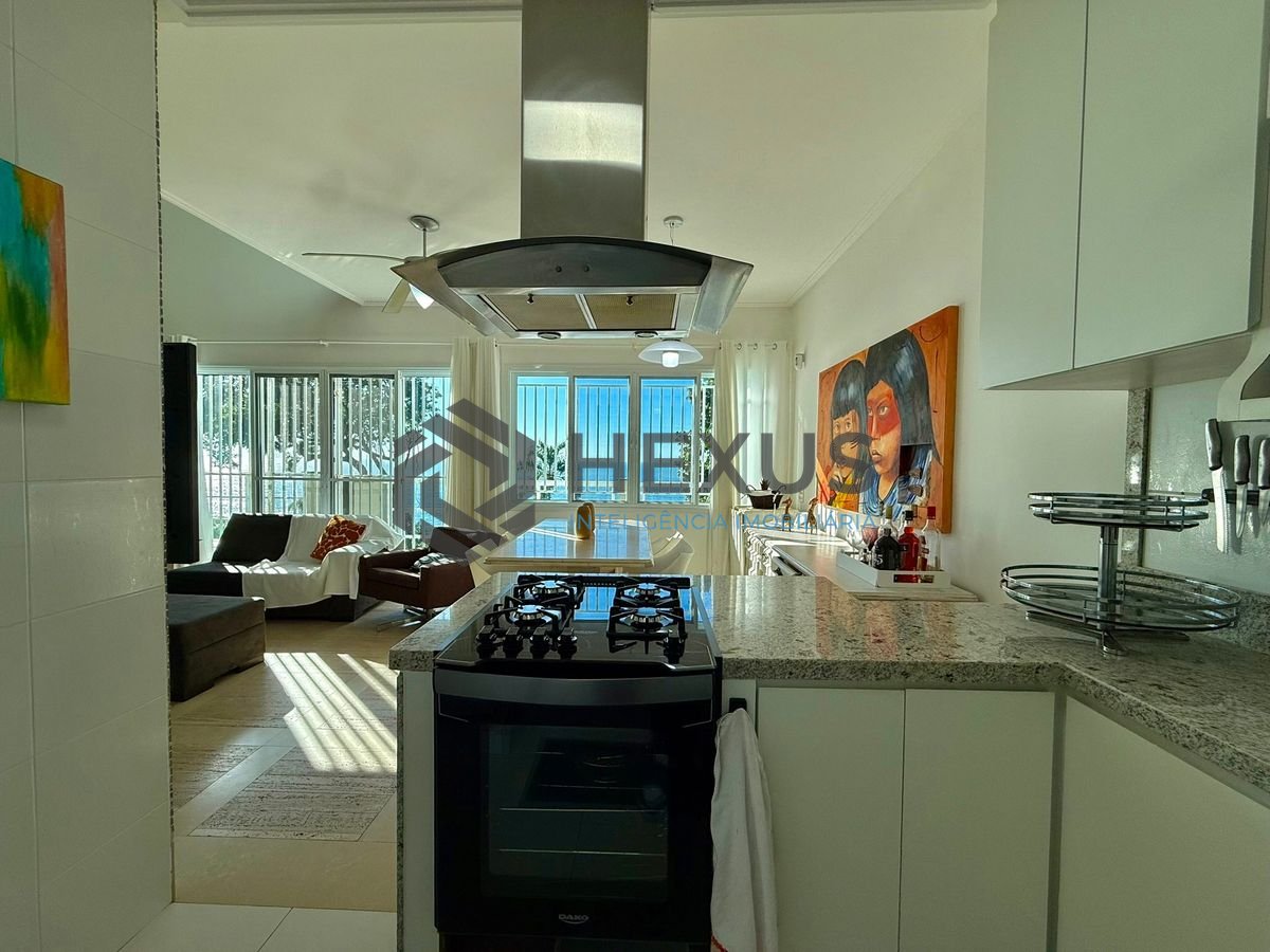 Foto 24 de Casa reformada com varanda vista mar e lazer a 100m da praia no Morro Sorocotuba na Enseada, Guarujá