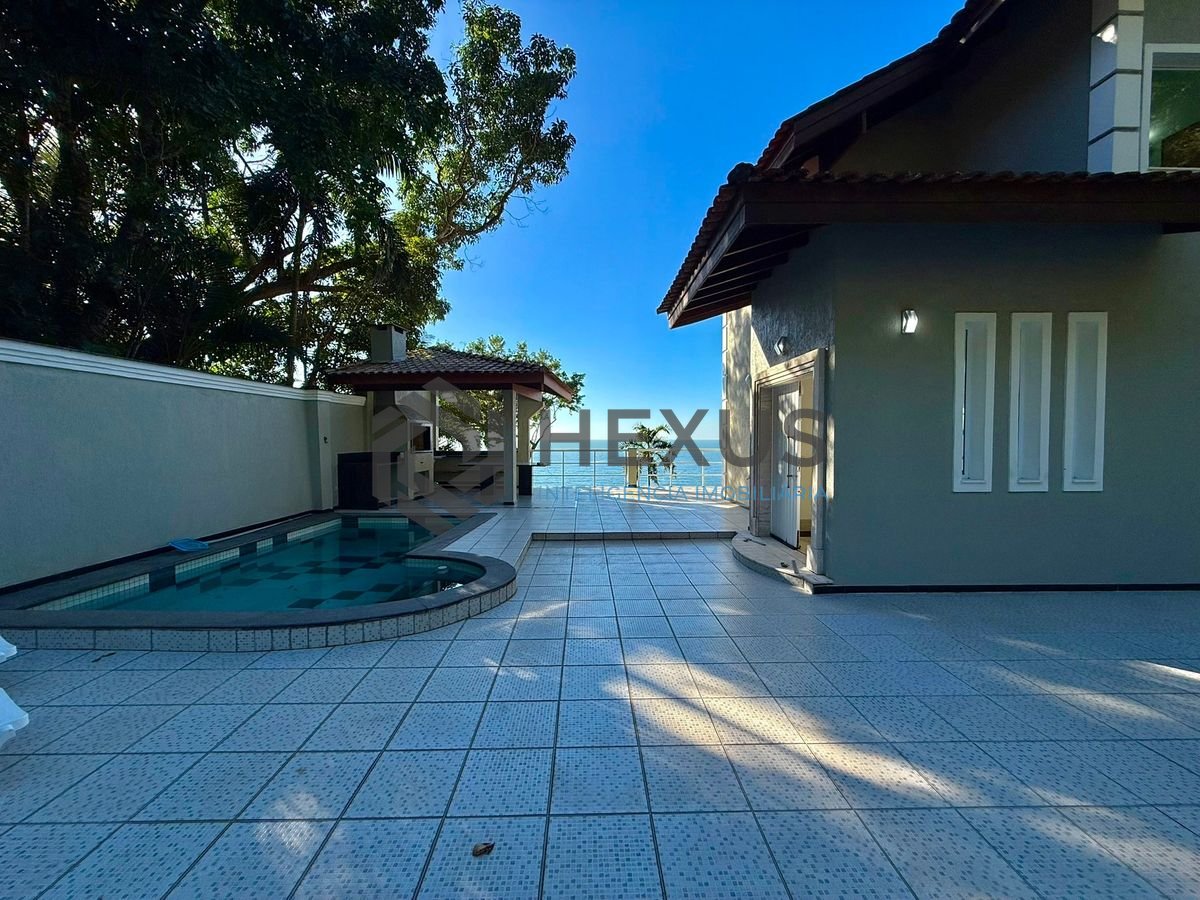 Foto 10 de Casa reformada com varanda vista mar e lazer a 100m da praia no Morro Sorocotuba na Enseada, Guarujá