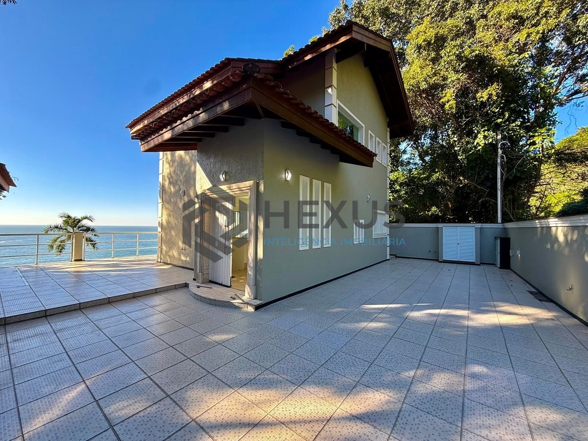 Foto 12 de Casa reformada com varanda vista mar e lazer a 100m da praia no Morro Sorocotuba na Enseada, Guarujá