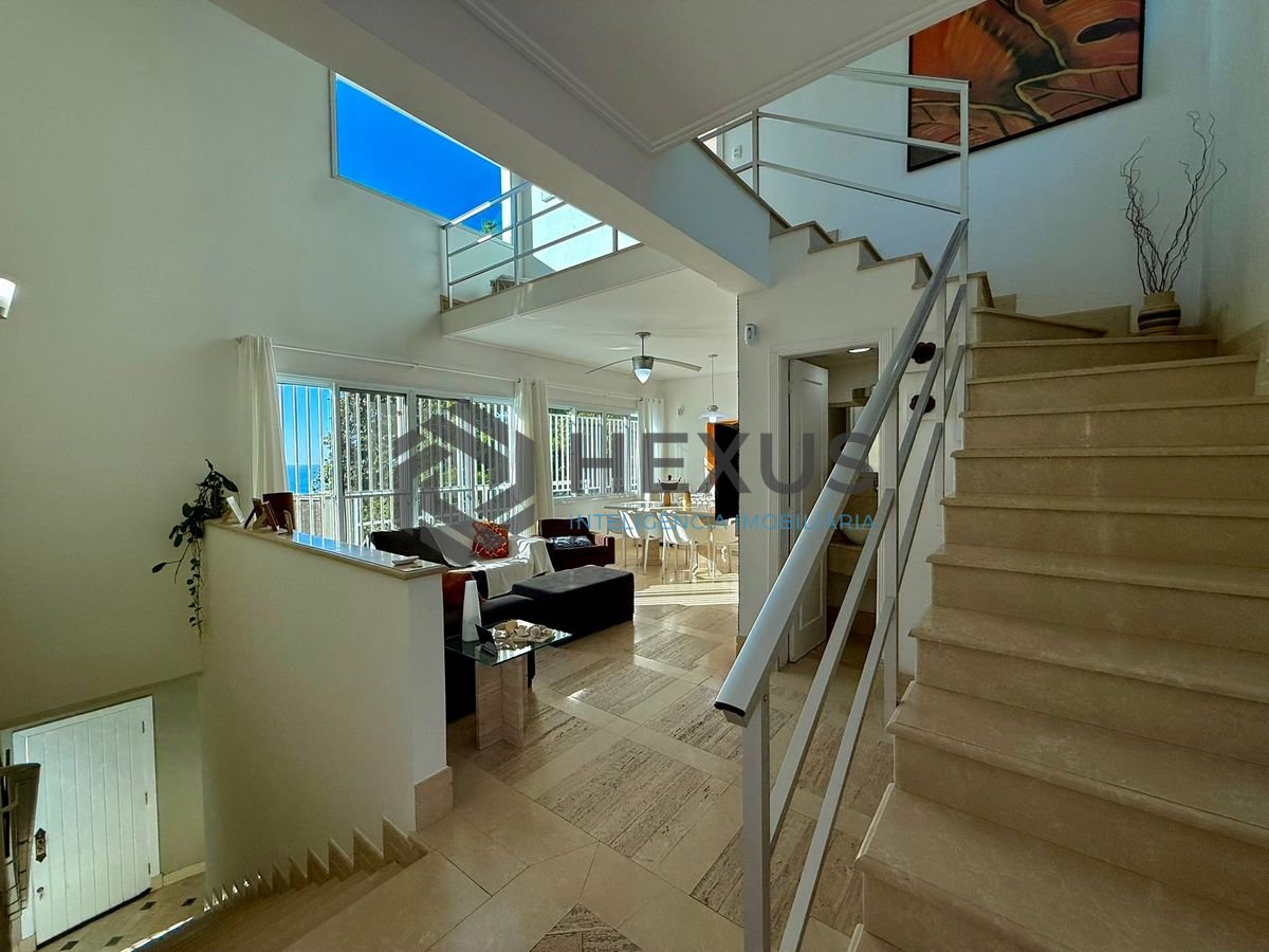 Foto 9 de Casa reformada com varanda vista mar e lazer a 100m da praia no Morro Sorocotuba na Enseada, Guarujá