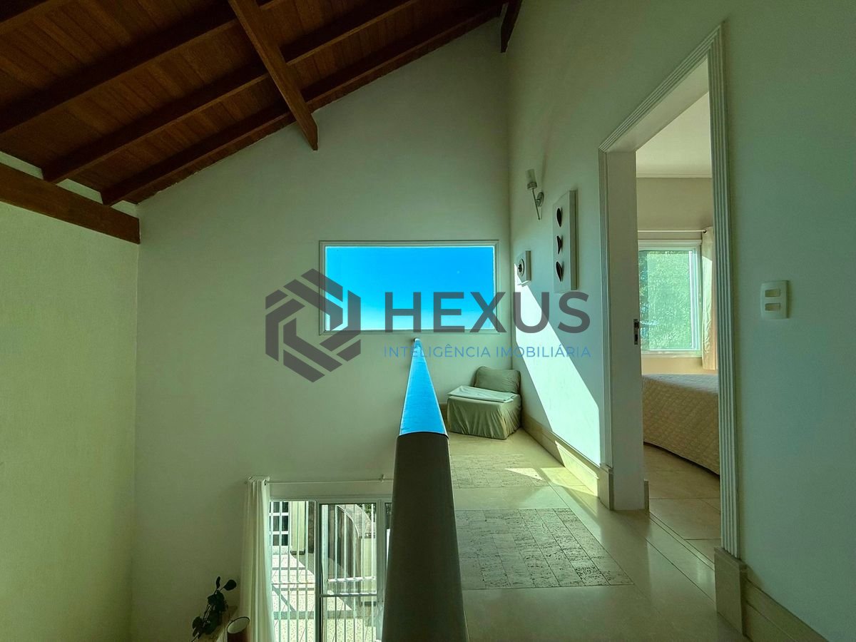 Foto 26 de Casa reformada com varanda vista mar e lazer a 100m da praia no Morro Sorocotuba na Enseada, Guarujá