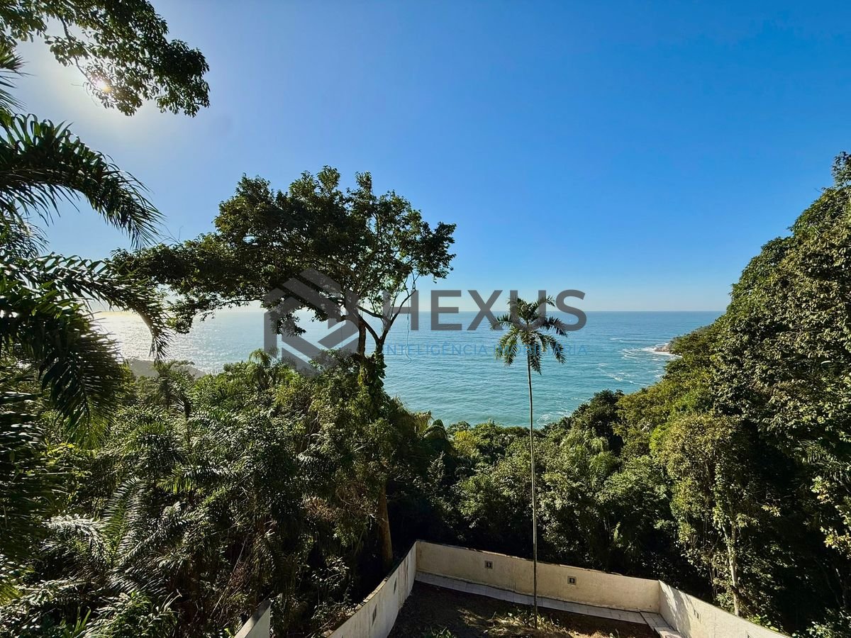 Foto 11 de Casa reformada com varanda vista mar e lazer a 100m da praia no Morro Sorocotuba na Enseada, Guarujá