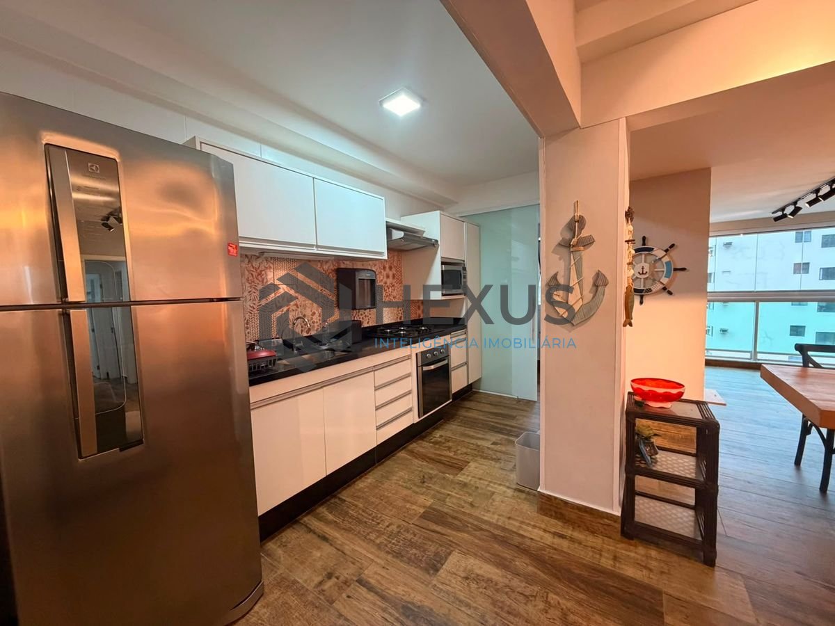 Foto 8 de Apartamento reformado com varanda gourmet vista mar e lazer a 100m da praia nas Pitangueiras, Guarujá