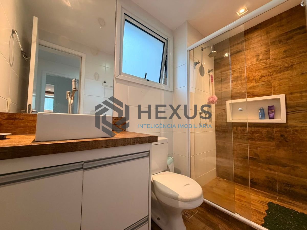 Foto 15 de Apartamento reformado com varanda gourmet vista mar e lazer a 100m da praia nas Pitangueiras, Guarujá