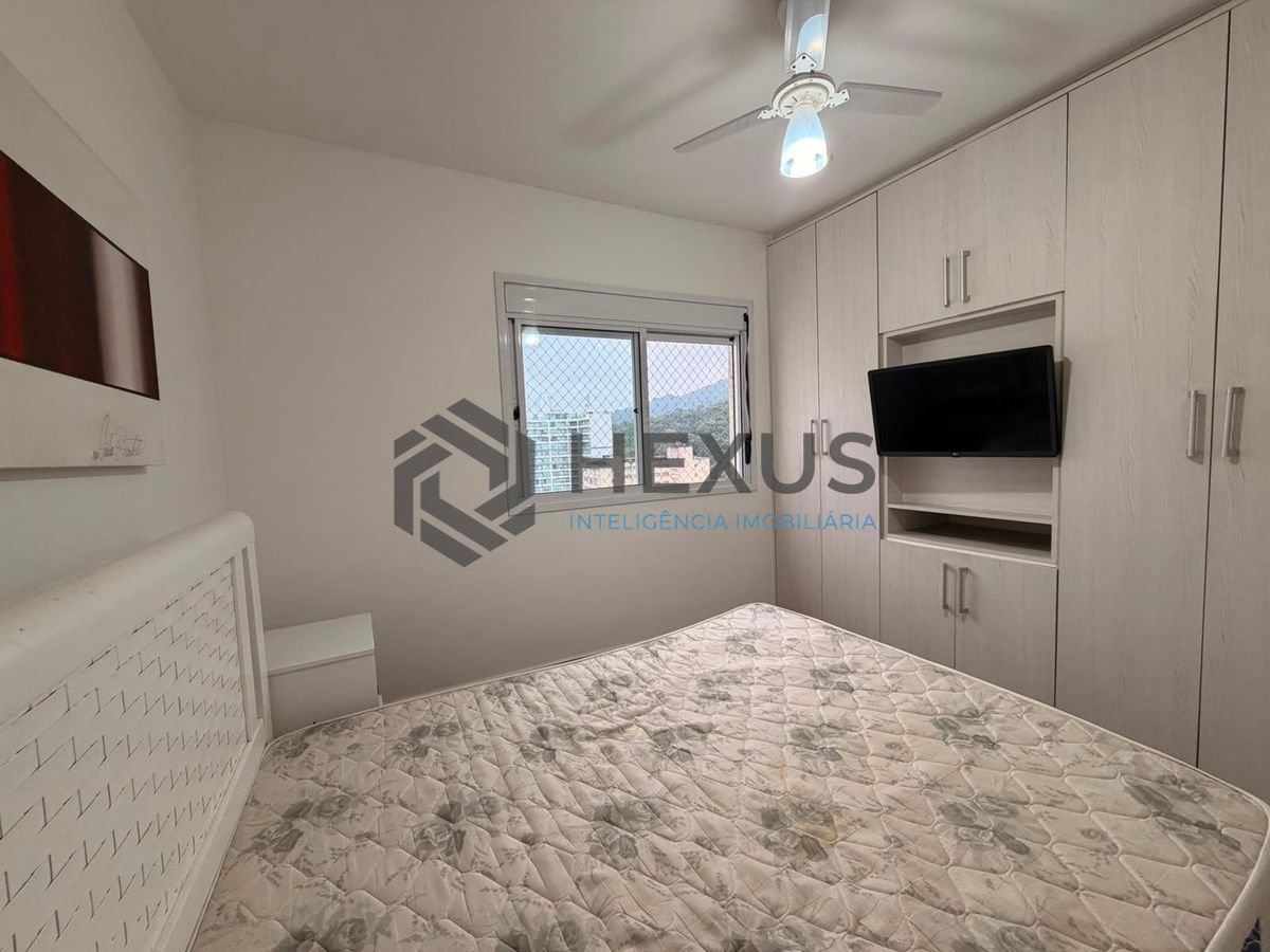 Foto 11 de Apartamento reformado com varanda gourmet vista mar e lazer a 100m da praia nas Pitangueiras, Guarujá