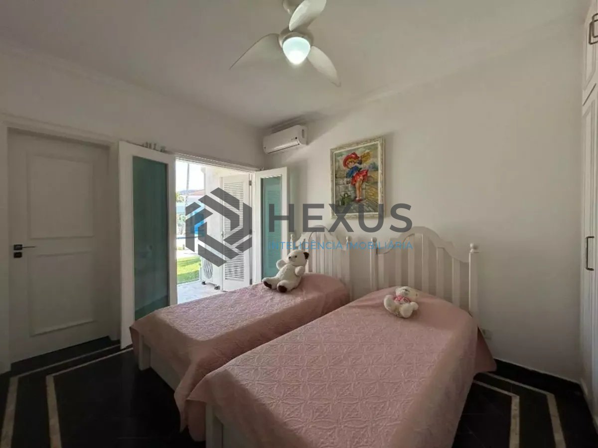 Foto 15 de Casa reformada com piscina e área gourmet no Jardim Acapulco, Guarujá