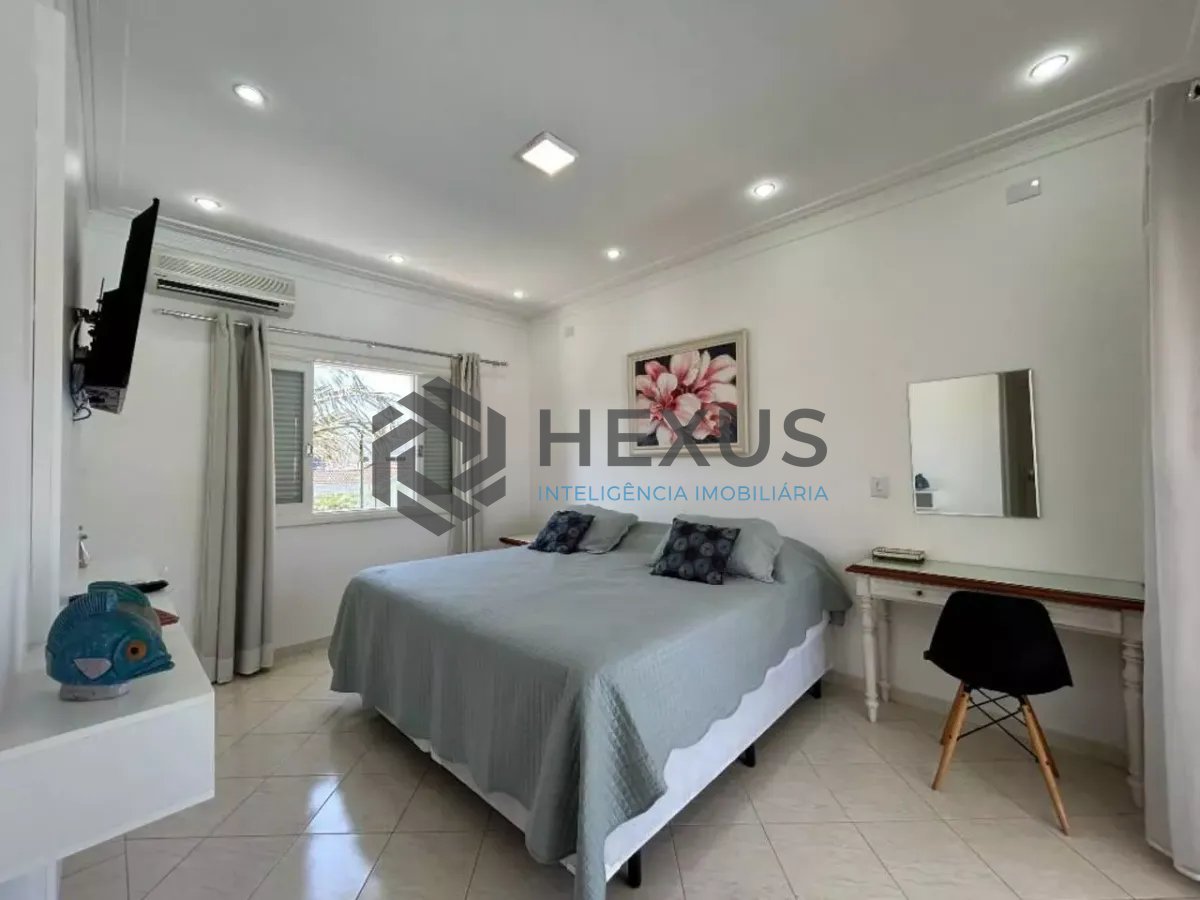 Foto 19 de Casa reformada com piscina e área gourmet no Jardim Acapulco, Guarujá