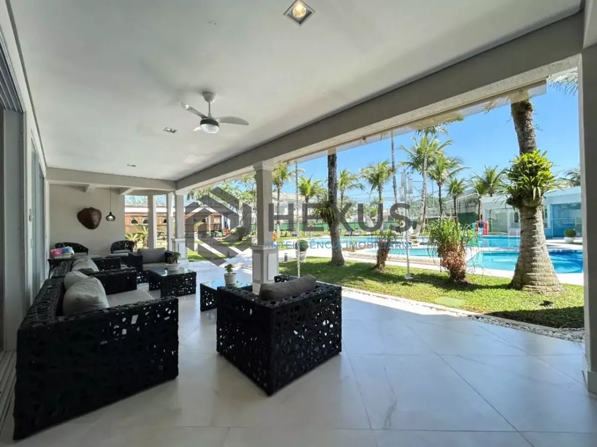 Foto 2 de Casa reformada com piscina e área gourmet no Jardim Acapulco, Guarujá