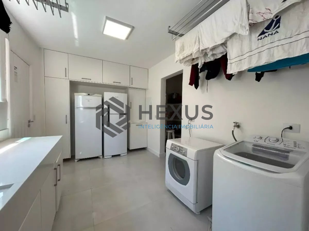 Foto 31 de Casa reformada com piscina e área gourmet no Jardim Acapulco, Guarujá