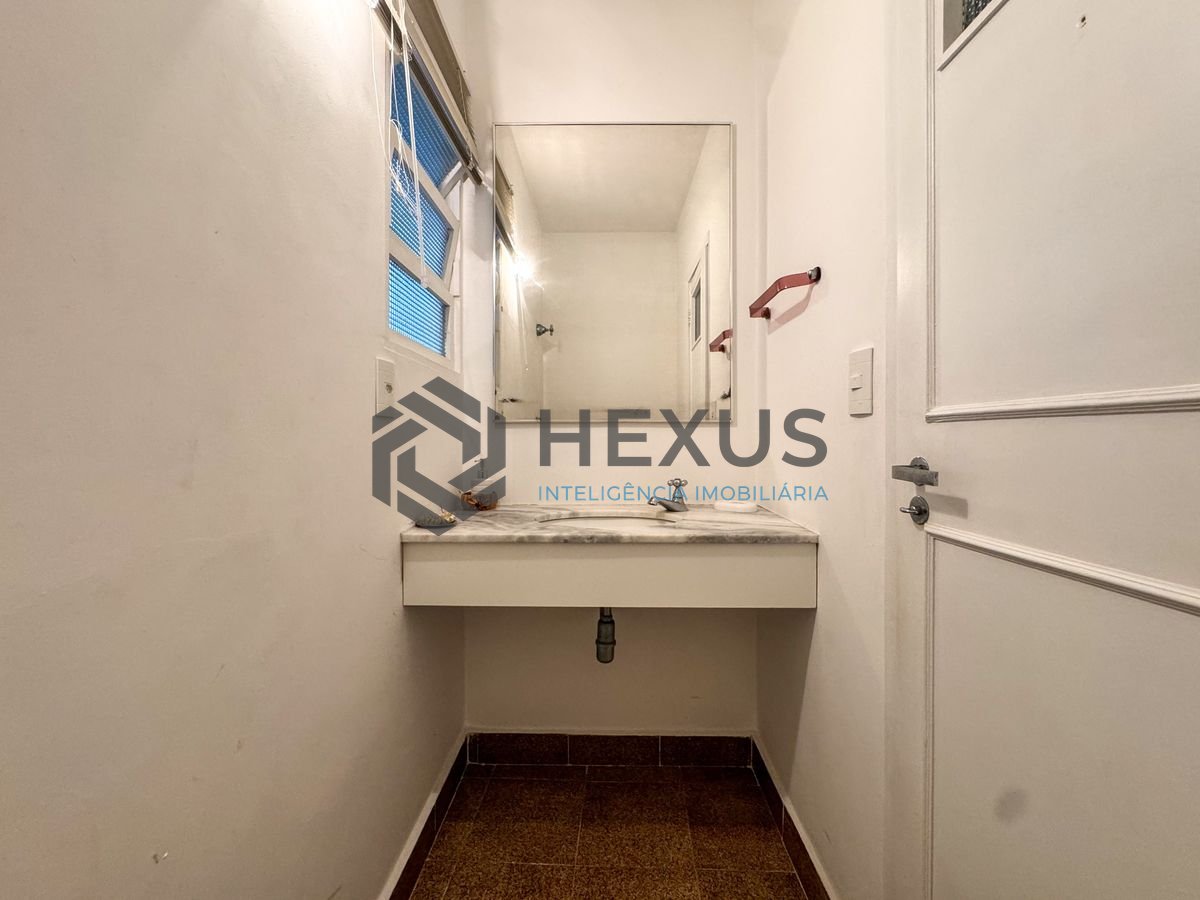 Foto 14 de Apartamento reformado com vista mar a 1 quadra da praia nas Pitangueiras, Guarujá