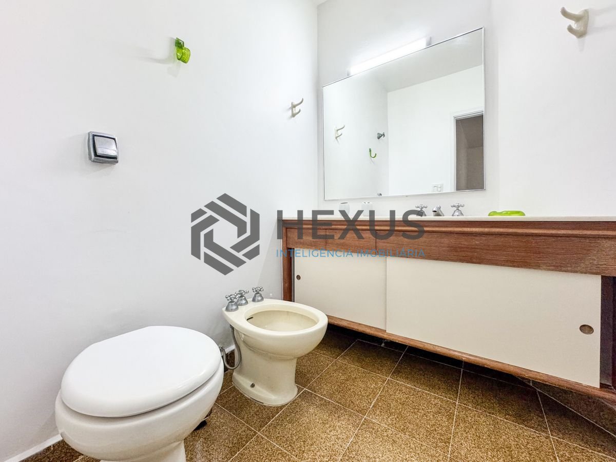 Foto 30 de Apartamento reformado com vista mar a 1 quadra da praia nas Pitangueiras, Guarujá