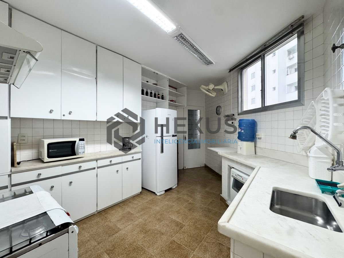 Foto 32 de Apartamento reformado com vista mar a 1 quadra da praia nas Pitangueiras, Guarujá