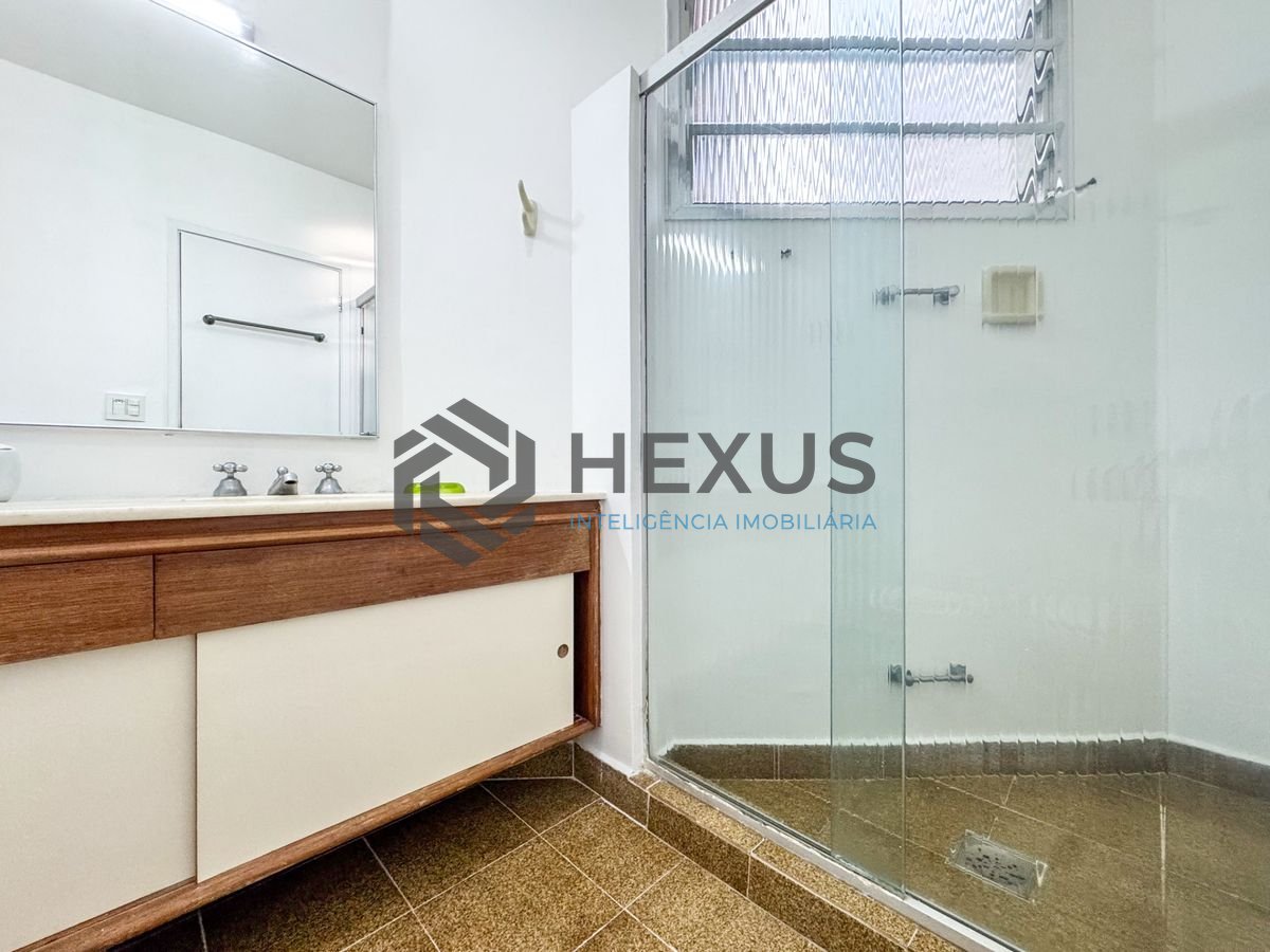 Foto 31 de Apartamento reformado com vista mar a 1 quadra da praia nas Pitangueiras, Guarujá