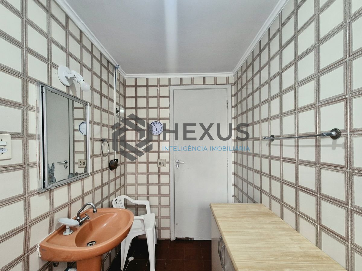 Foto 10 de Apartamento com varanda a 1 quadra da praia nas Pitangueiras, Guarujá
