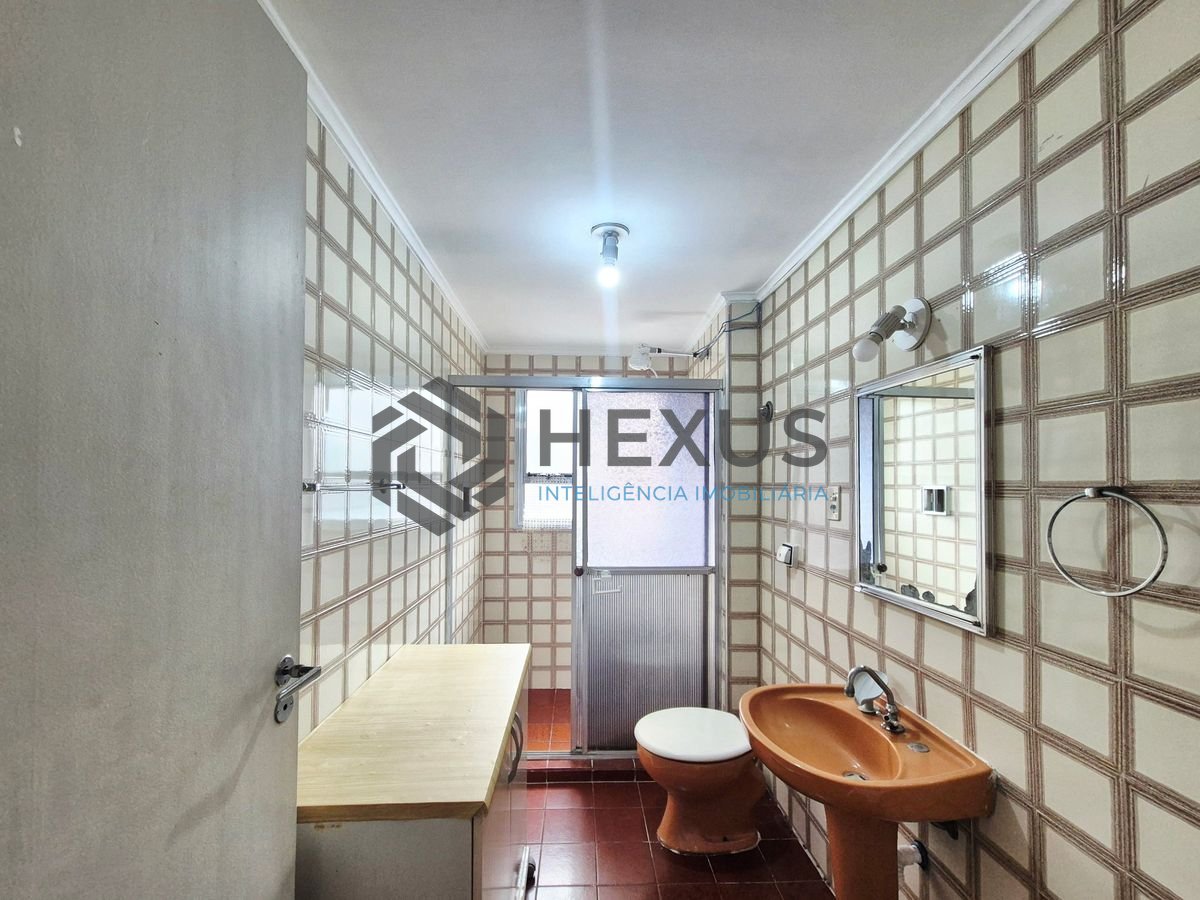 Foto 8 de Apartamento com varanda a 1 quadra da praia nas Pitangueiras, Guarujá