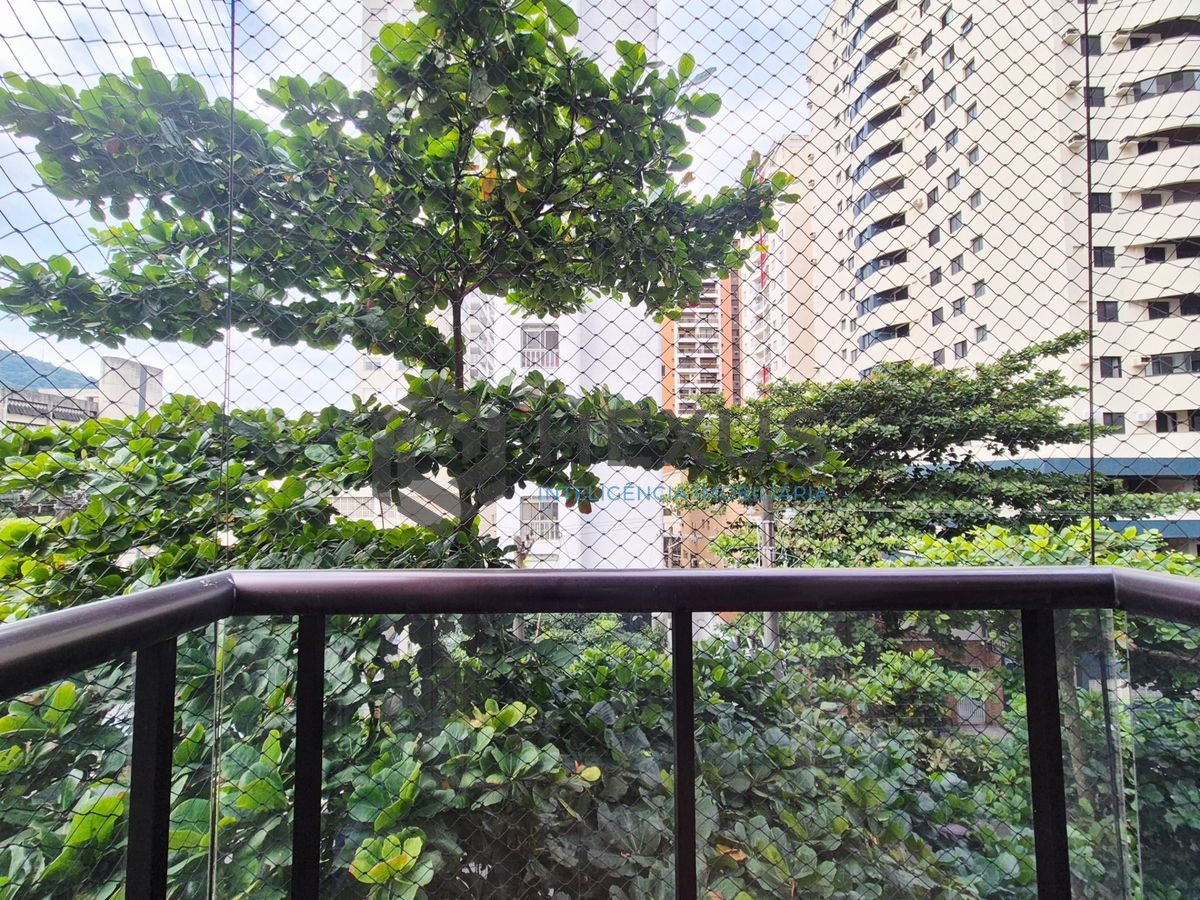 Foto 14 de Apartamento com varanda a 1 quadra da praia nas Pitangueiras, Guarujá