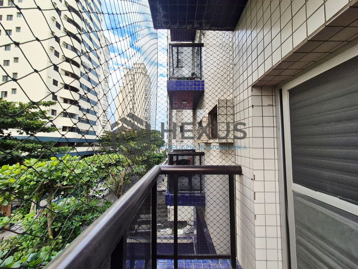 Foto 15 de Apartamento com varanda a 1 quadra da praia nas Pitangueiras, Guarujá