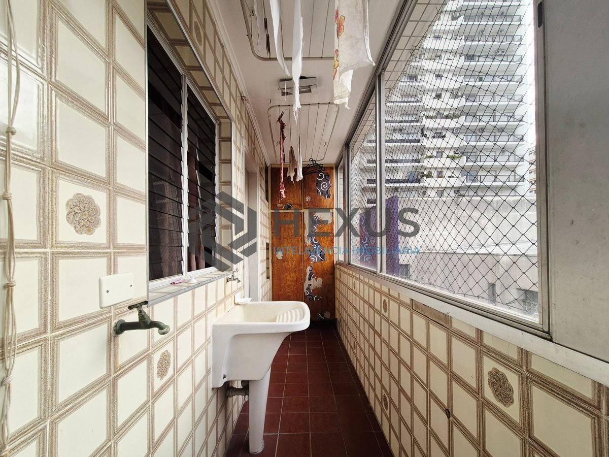 Foto 22 de Apartamento com varanda a 1 quadra da praia nas Pitangueiras, Guarujá