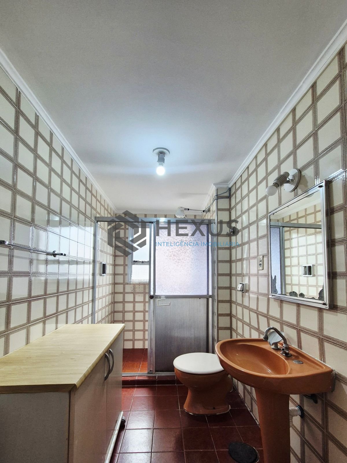 Foto 9 de Apartamento com varanda a 1 quadra da praia nas Pitangueiras, Guarujá