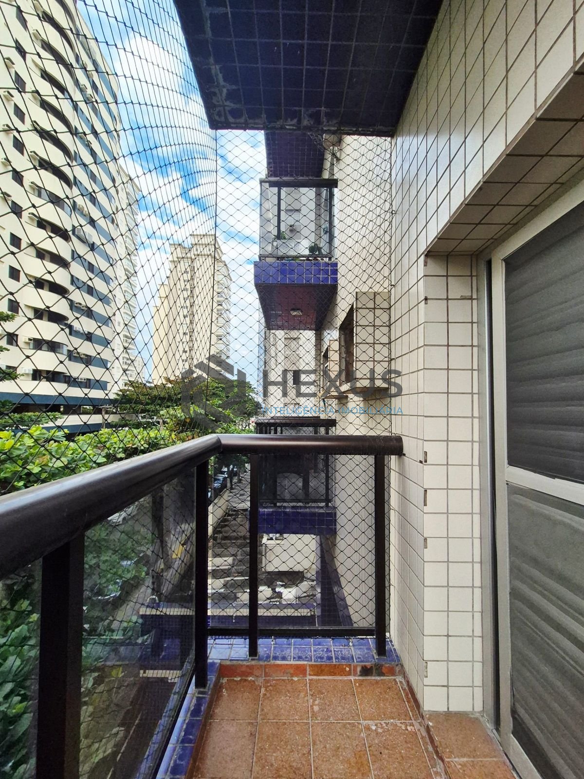 Foto 16 de Apartamento com varanda a 1 quadra da praia nas Pitangueiras, Guarujá