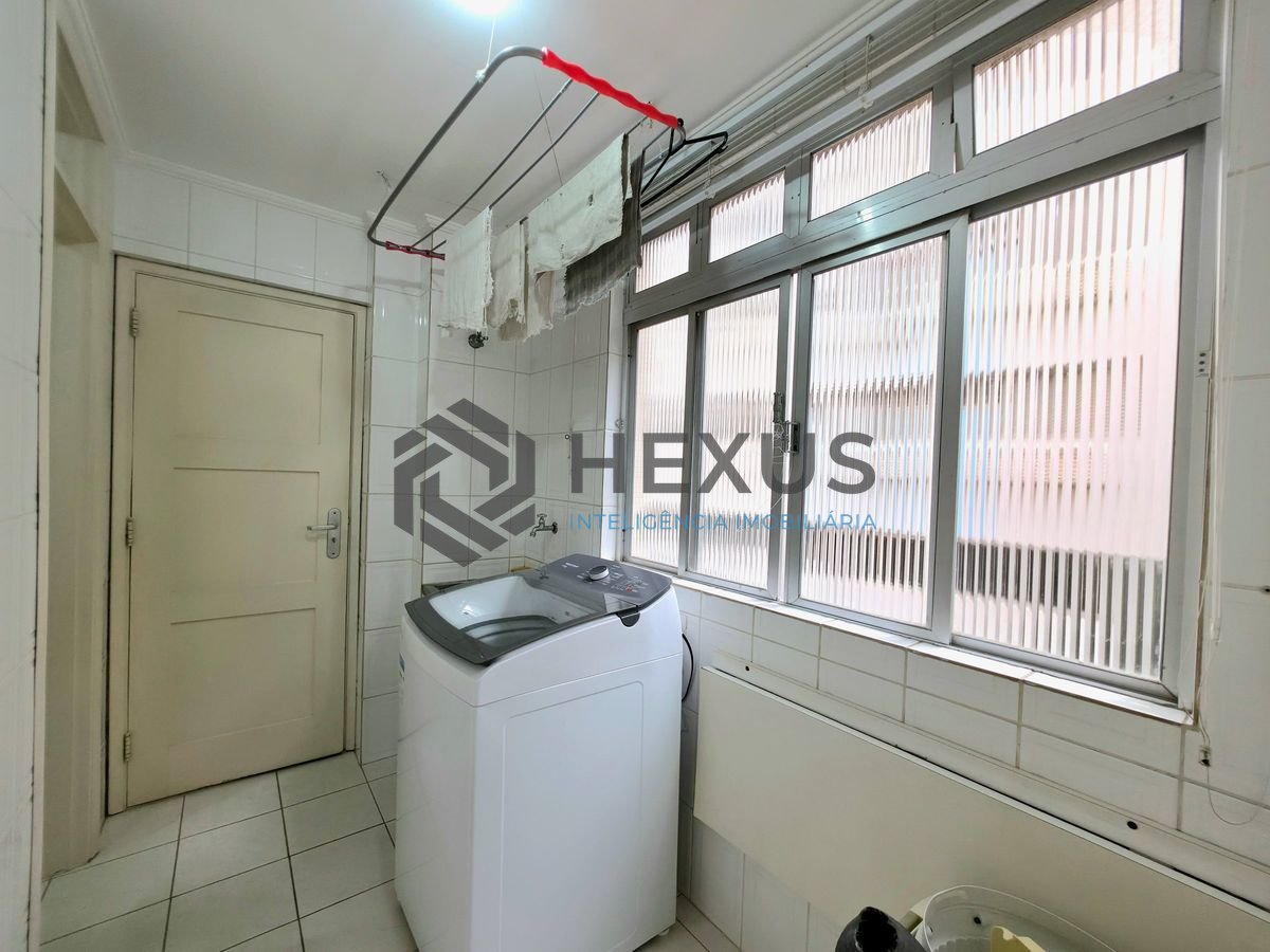 Foto 20 de Apartamento com varanda a 1 quadra da praia nas Pitangueiras, Guarujá