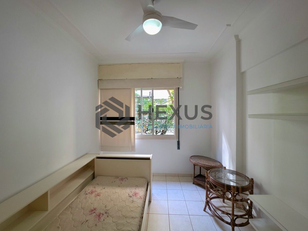 Foto 6 de Apartamento com varanda a 1 quadra da praia nas Pitangueiras, Guarujá