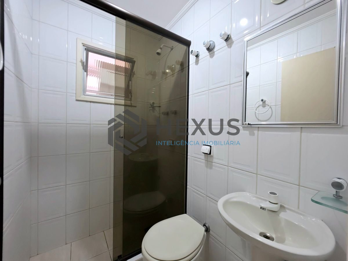 Foto 25 de Apartamento com varanda a 1 quadra da praia nas Pitangueiras, Guarujá