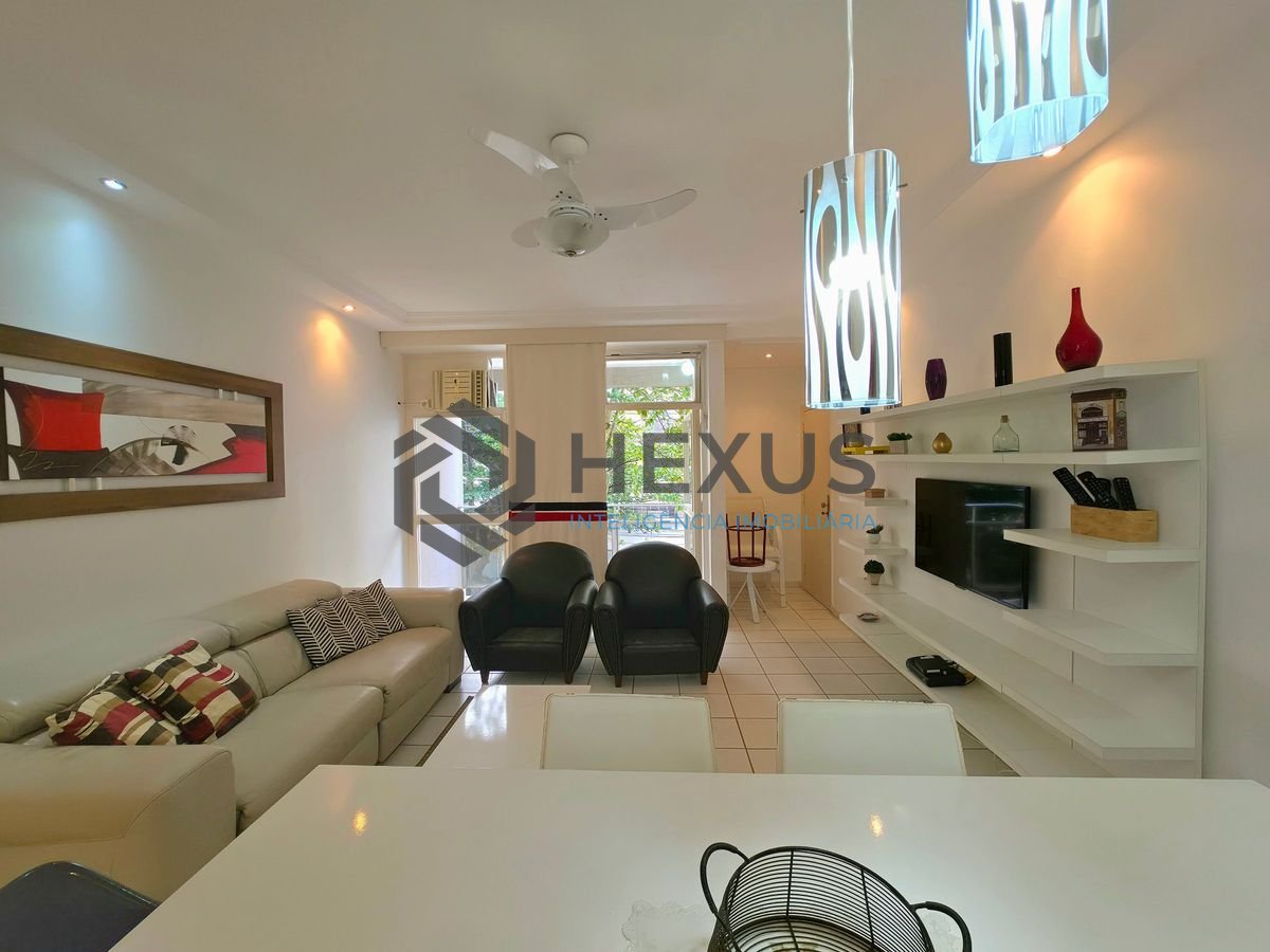 Foto 2 de Apartamento com varanda a 1 quadra da praia nas Pitangueiras, Guarujá