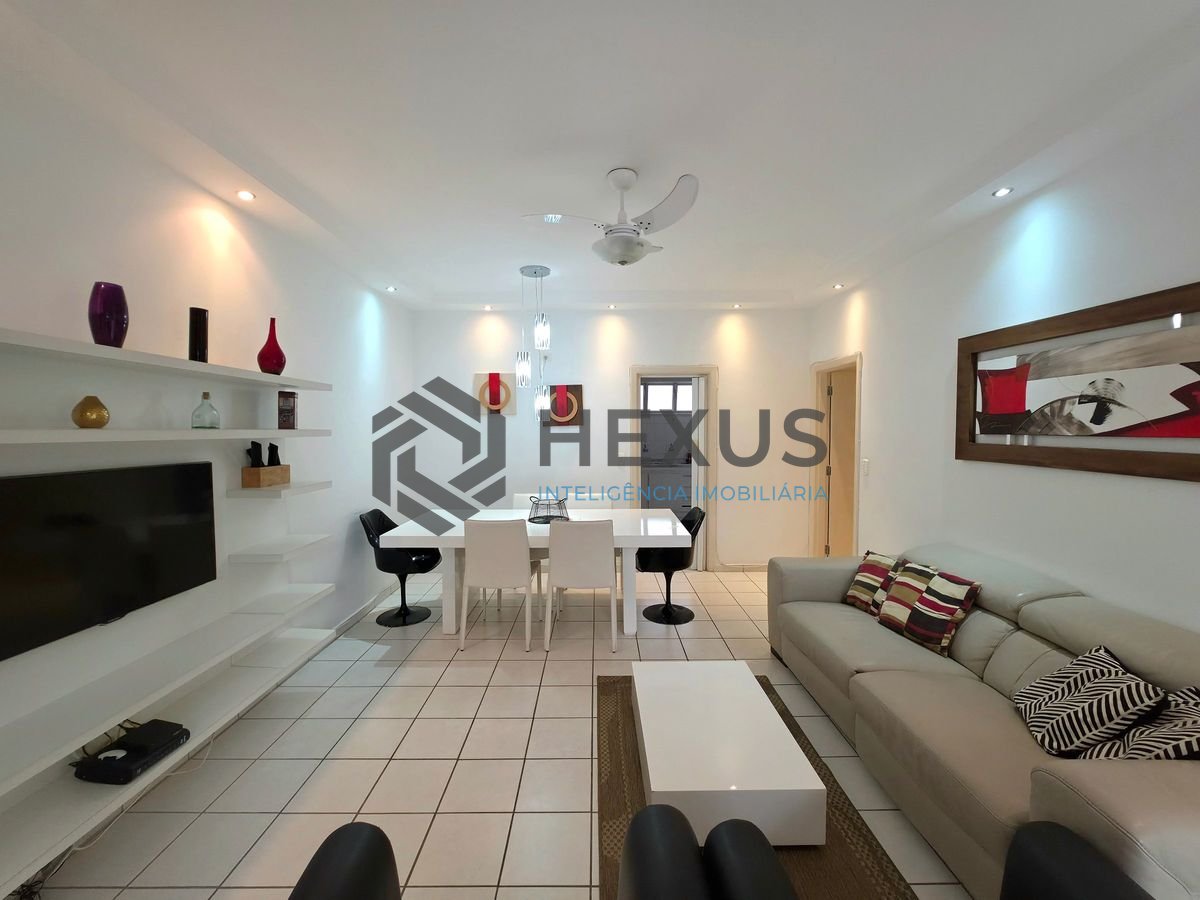 Foto 3 de Apartamento com varanda a 1 quadra da praia nas Pitangueiras, Guarujá