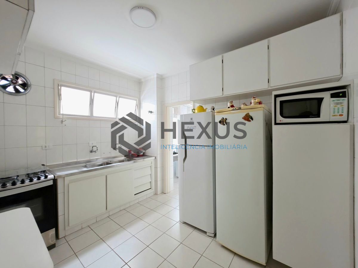 Foto 22 de Apartamento com varanda a 1 quadra da praia nas Pitangueiras, Guarujá