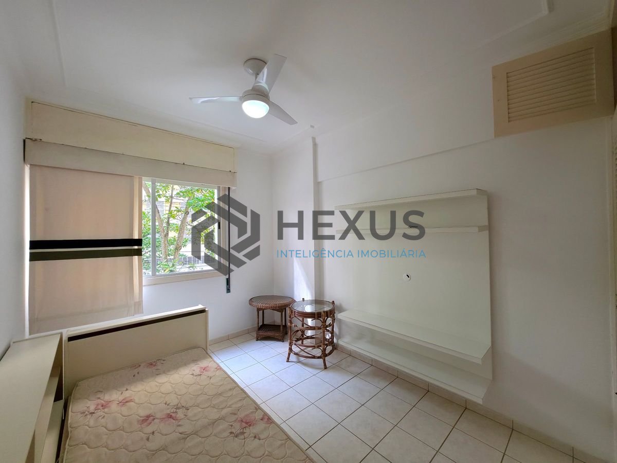 Foto 5 de Apartamento com varanda a 1 quadra da praia nas Pitangueiras, Guarujá