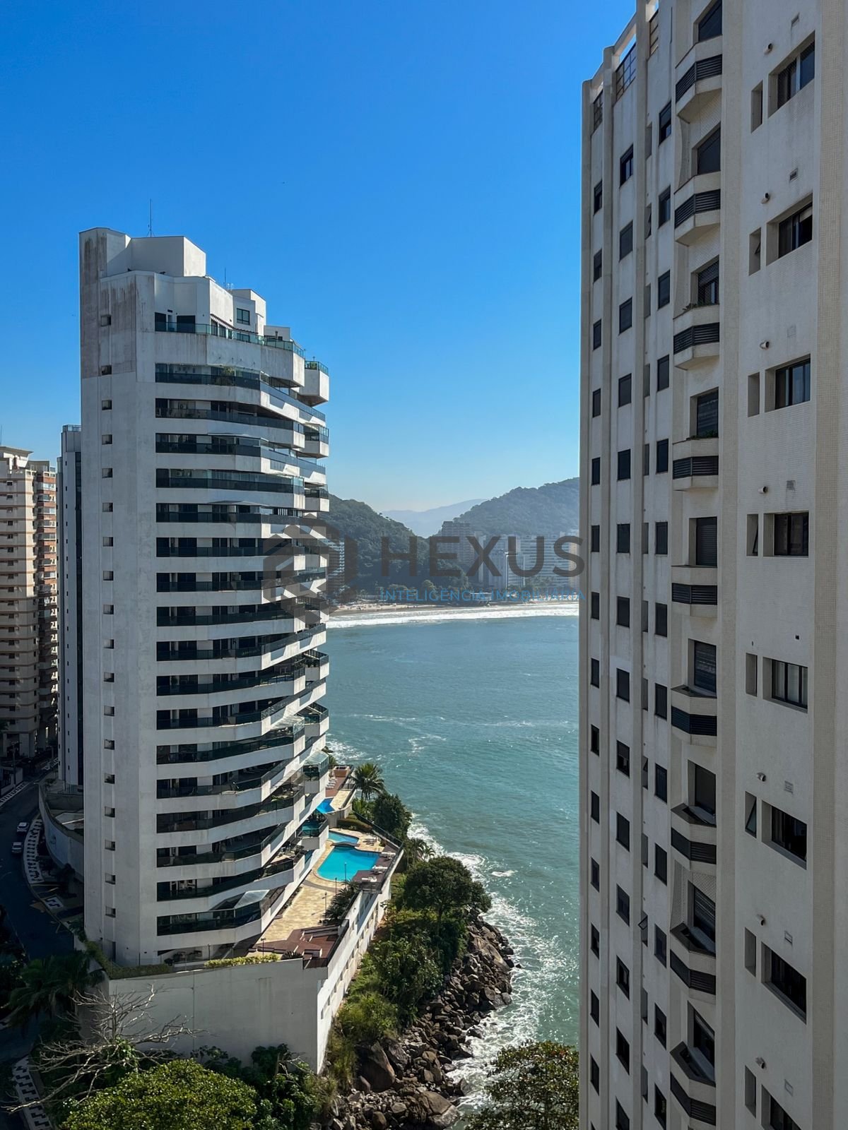 Foto 23 de Apartamento frente mar com varanda e lazer na região do Canto das Galhetas no Jardim Astúrias, Guarujá