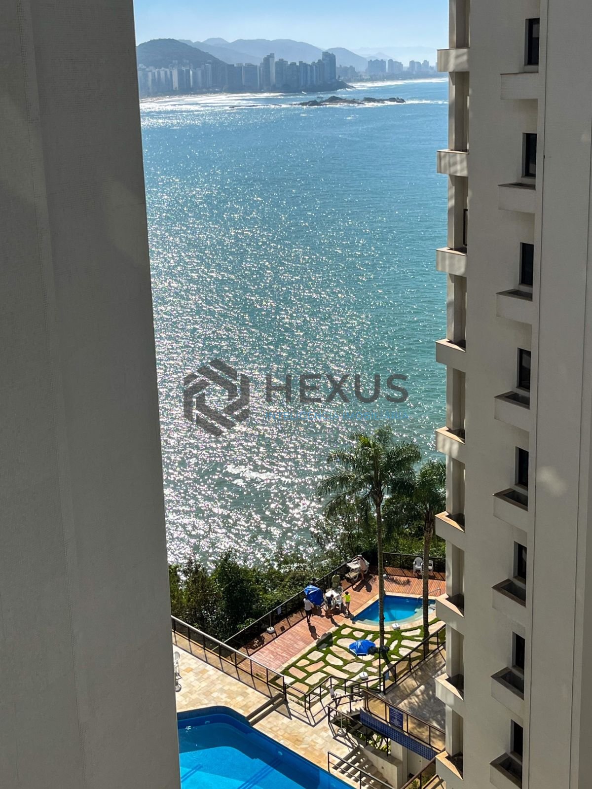 Foto 34 de Apartamento frente mar com varanda e lazer na região do Canto das Galhetas no Jardim Astúrias, Guarujá