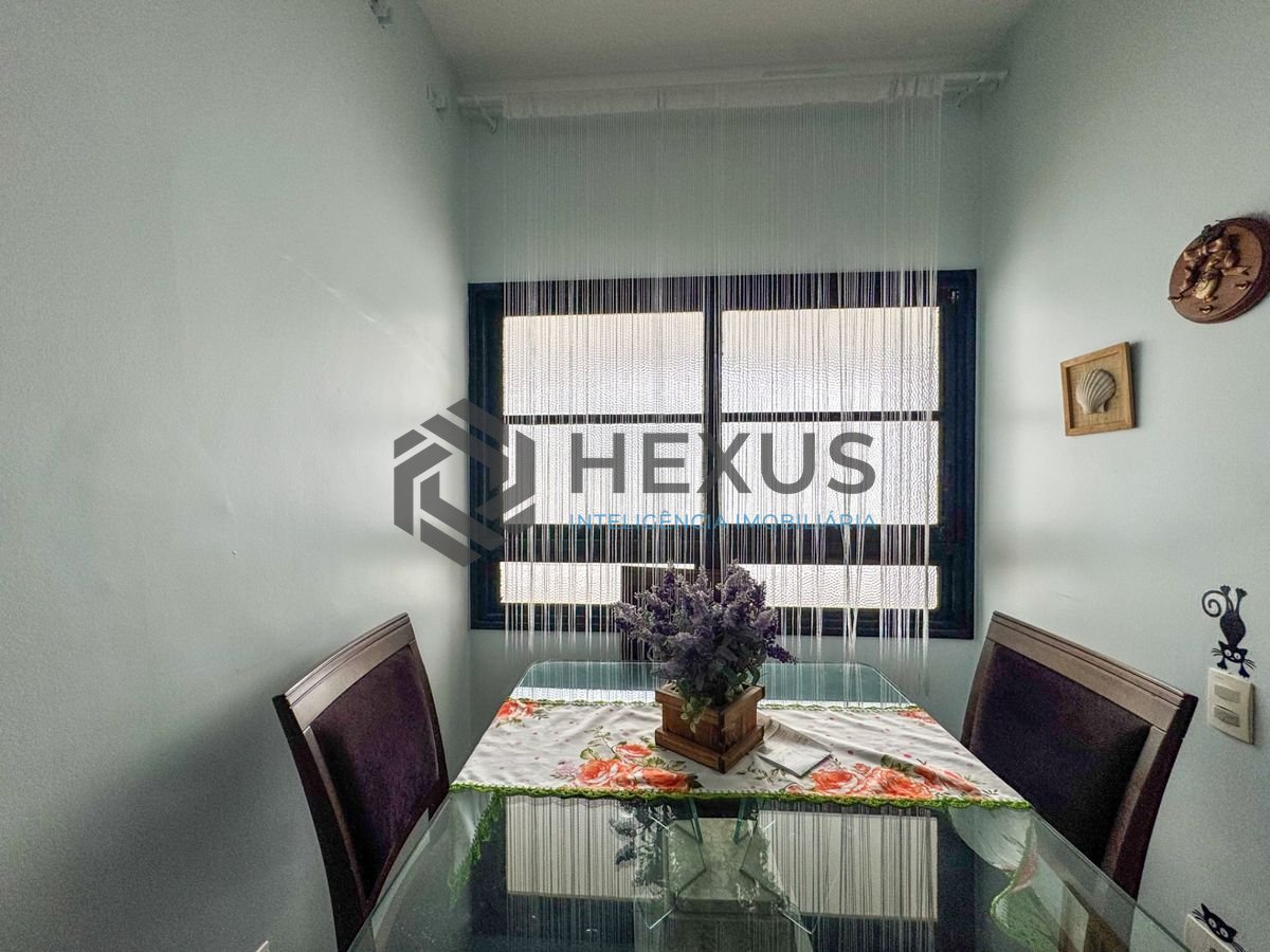 Foto 2 de Apartamento na quadra mar da Praia das Pitangueiras à venda, Guarujá-SP