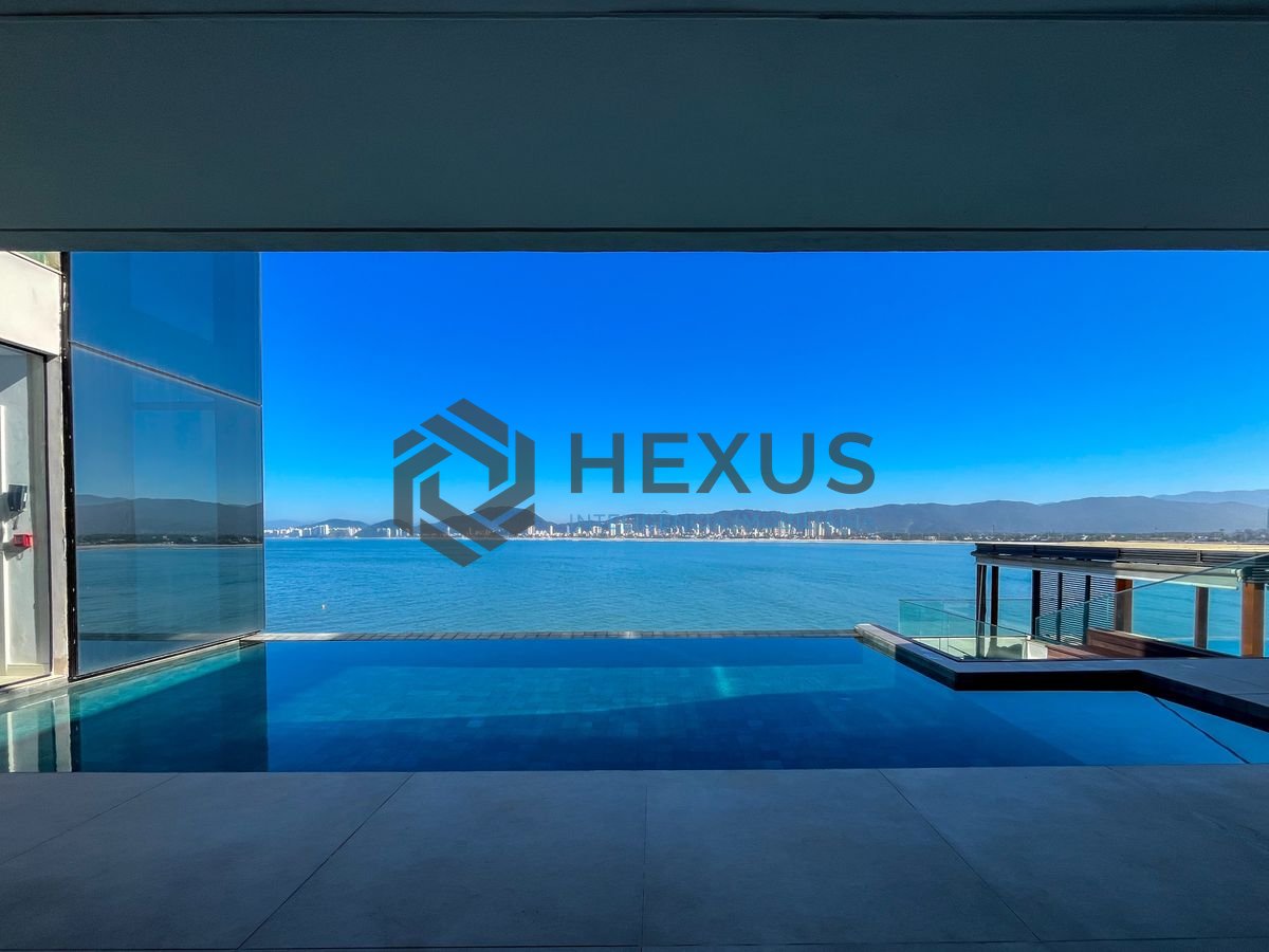 Foto 3 de Casa frente mar com piscina e garagem náutica na Peninsula, Guarujá, SP