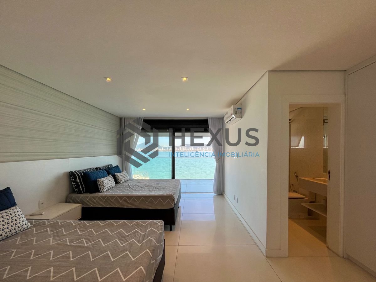 Foto 47 de Casa frente mar com piscina e garagem náutica na Peninsula, Guarujá, SP