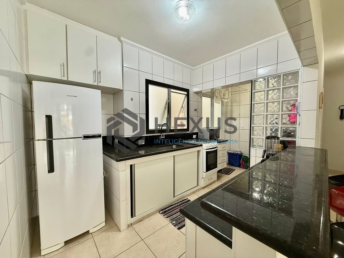 Foto 13 de Apartamento reformado com varanda a 300m da praia na região do Central Park na Enseada, Guarujá