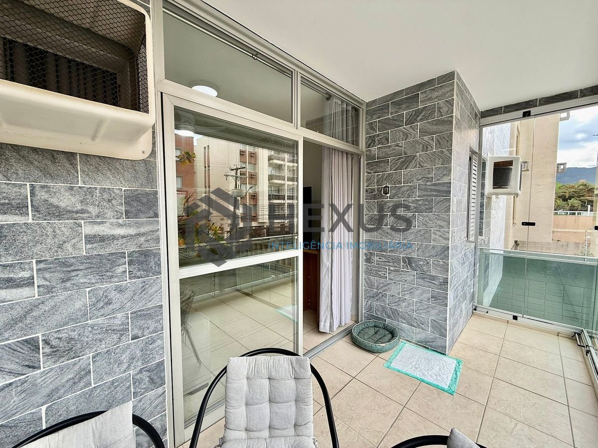 Foto 7 de Apartamento reformado com varanda a 300m da praia na região do Central Park na Enseada, Guarujá