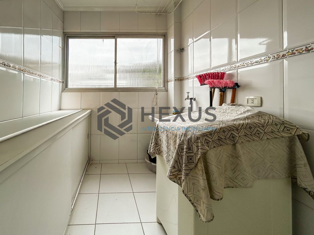 Foto 22 de Apartamento com varanda e lazer a 400m da praia na Enseada, Guarujá
