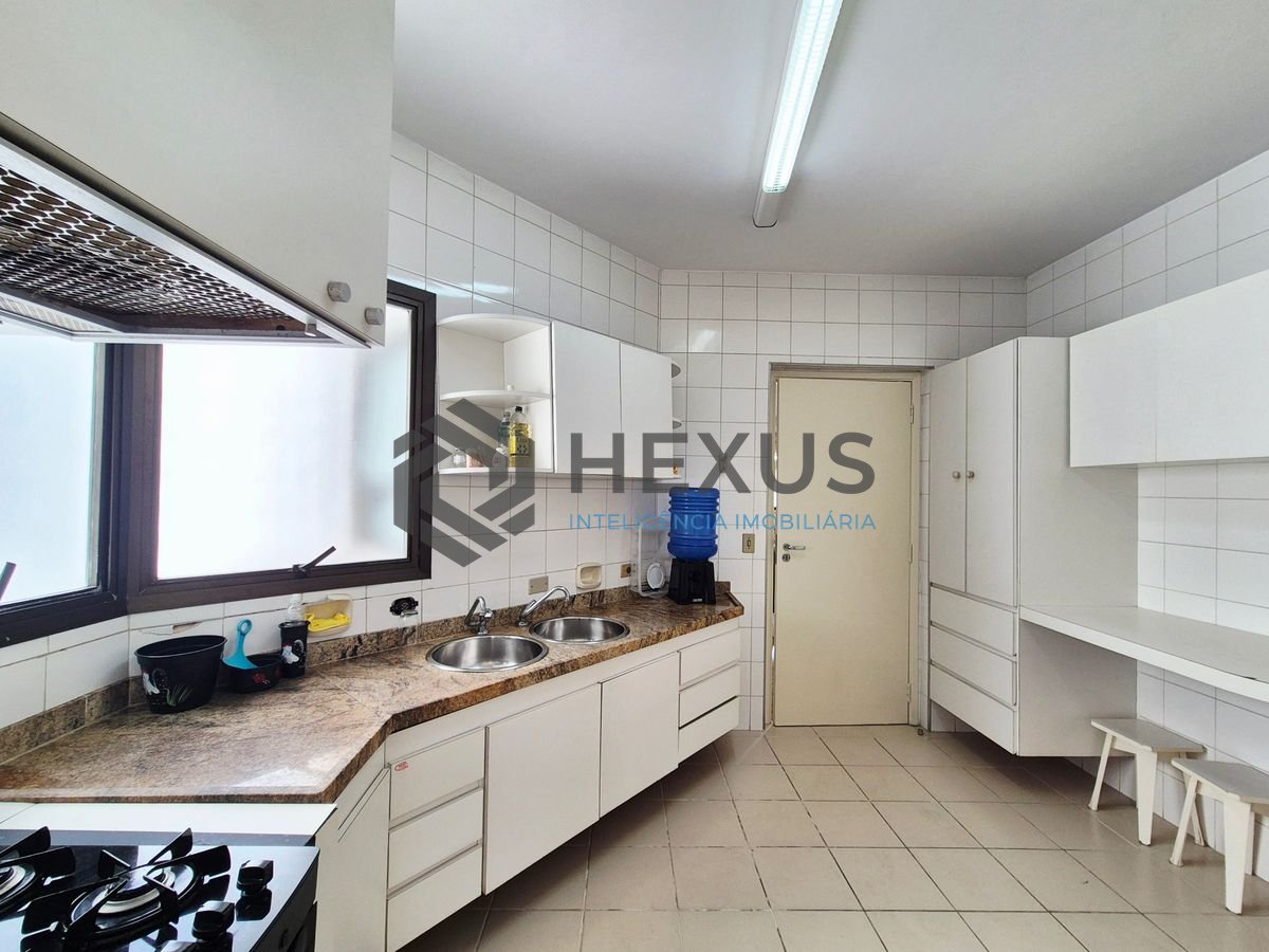 Foto 15 de Apartamento Duplex com varanda vista mar a 50m da praia nas Pitangueiras, Guarujá
