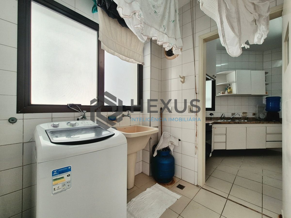 Foto 17 de Apartamento Duplex com varanda vista mar a 50m da praia nas Pitangueiras, Guarujá