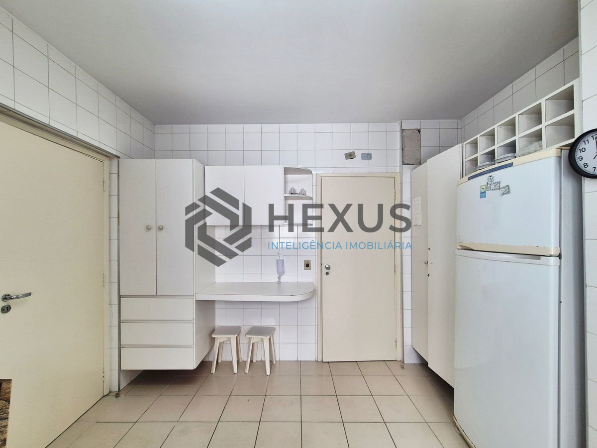 Foto 16 de Apartamento Duplex com varanda vista mar a 50m da praia nas Pitangueiras, Guarujá