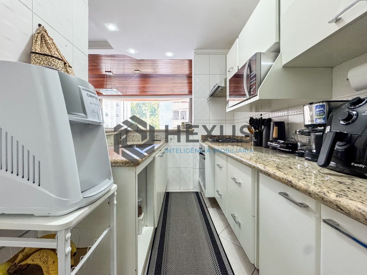 Foto 27 de Apartamento reformado com varanda e lazer a 100m da praia nas Pitangueiras, Guarujá