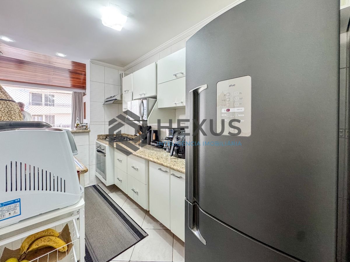 Foto 26 de Apartamento reformado com varanda e lazer a 100m da praia nas Pitangueiras, Guarujá