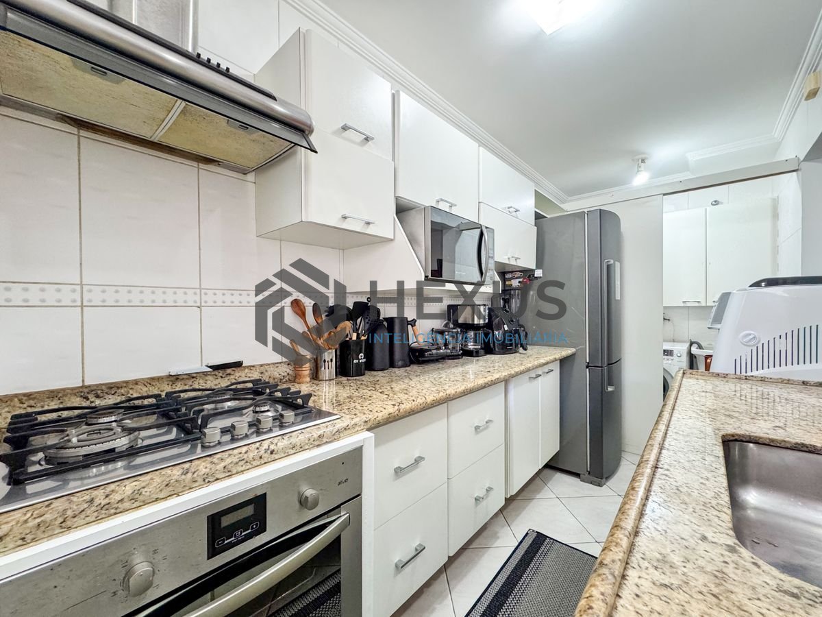 Foto 29 de Apartamento reformado com varanda e lazer a 100m da praia nas Pitangueiras, Guarujá