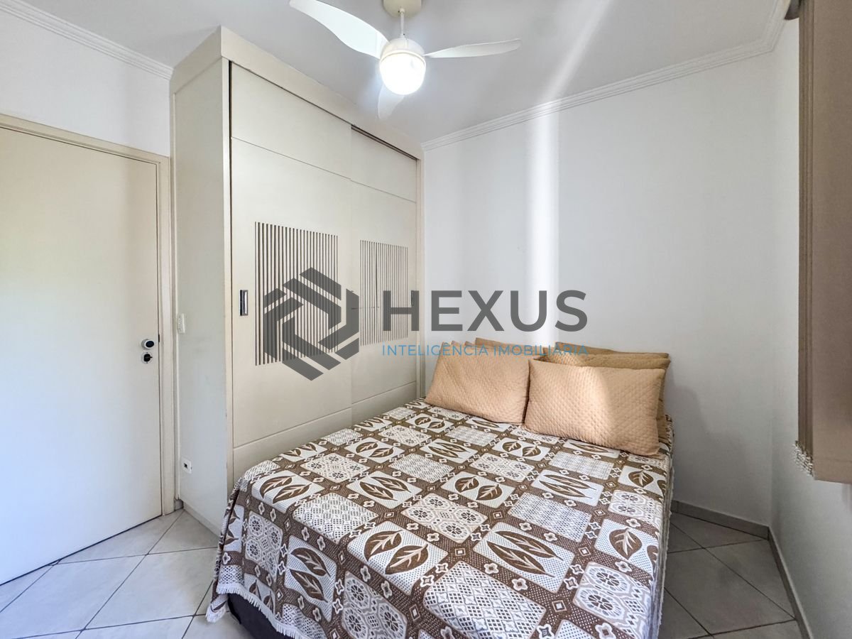 Foto 16 de Apartamento reformado com varanda e lazer a 100m da praia nas Pitangueiras, Guarujá