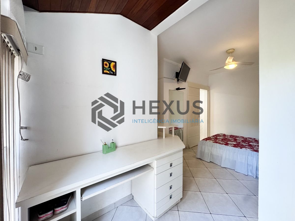 Foto 24 de Apartamento reformado com varanda e lazer a 100m da praia nas Pitangueiras, Guarujá