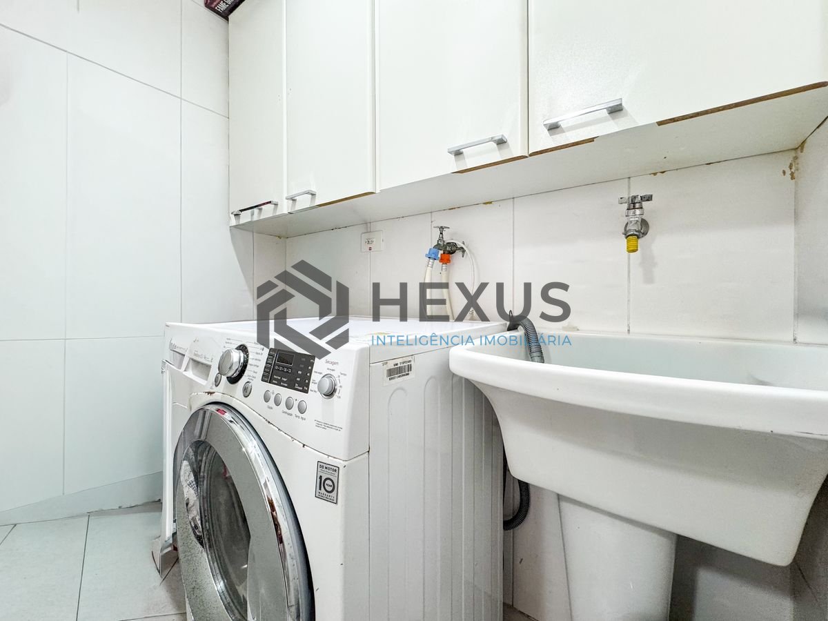 Foto 30 de Apartamento reformado com varanda e lazer a 100m da praia nas Pitangueiras, Guarujá