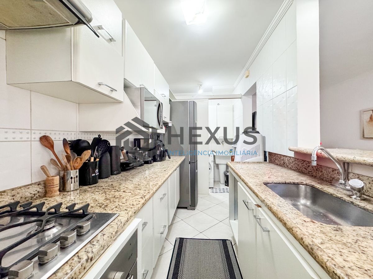 Foto 28 de Apartamento reformado com varanda e lazer a 100m da praia nas Pitangueiras, Guarujá