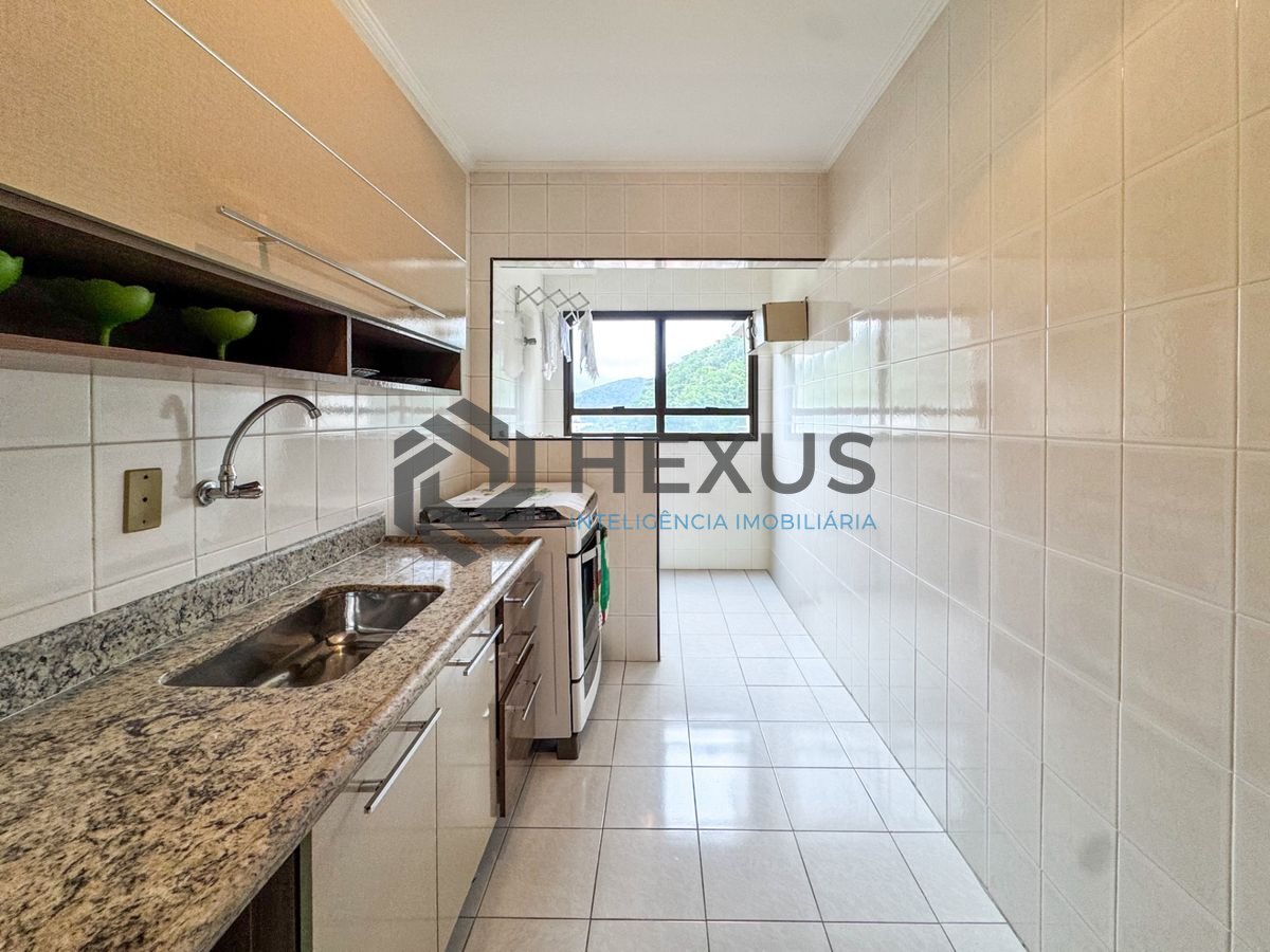 Foto 30 de Apartamento reformado com varanda e lazer a 450m da praia na região do Parque Enseada na Enseada, Guarujá